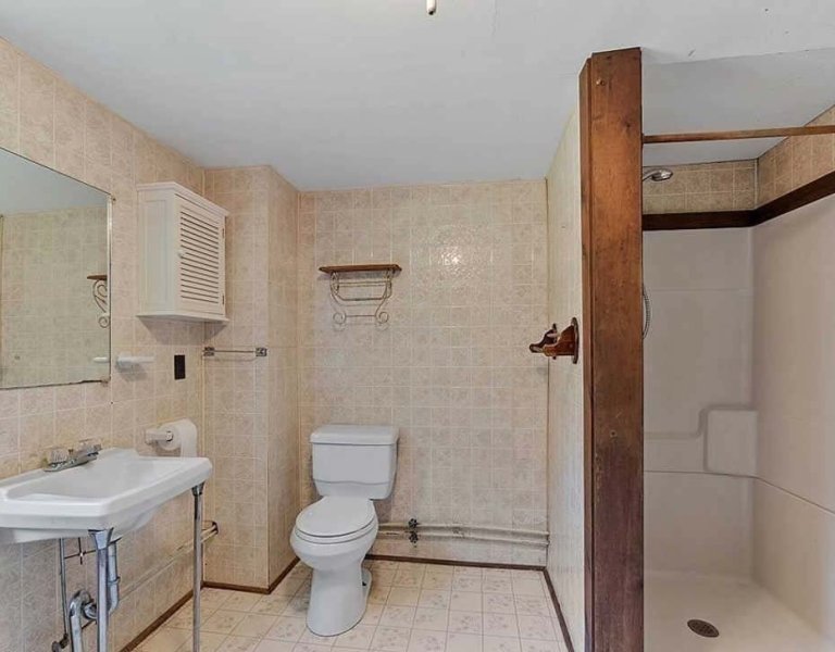 outdated bathroom